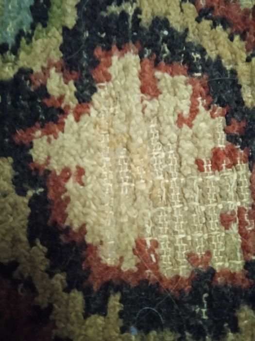 Продам очень старый ковер фабричной работы