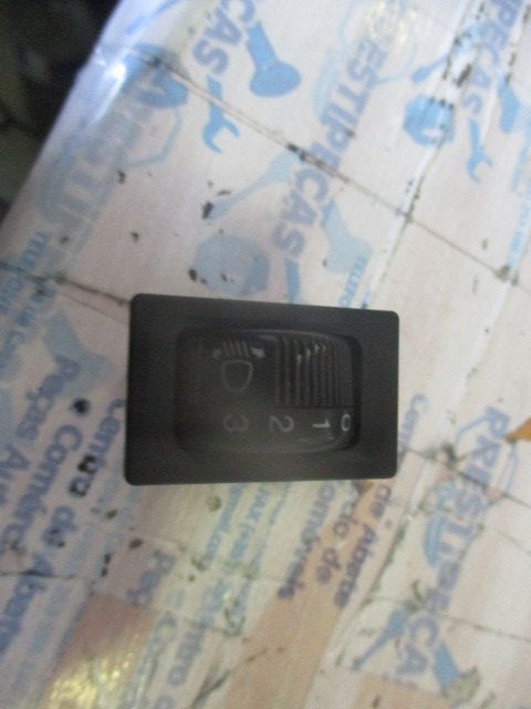 Botão / interruptor de luzes OPEL Monterey A