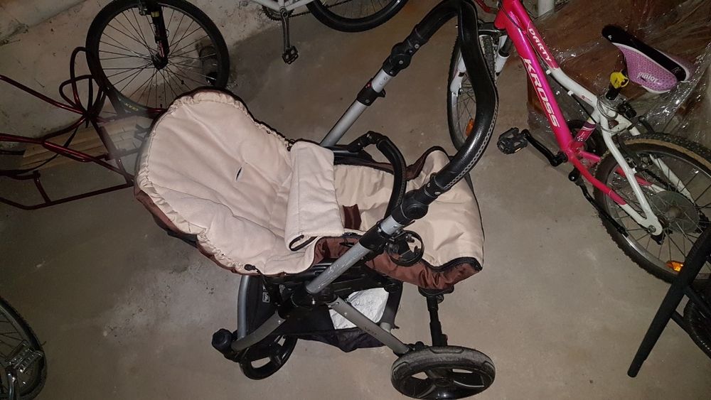 Wózek Bebetto Nico Plus- głęboki i spacerowy + śpiworek. Dobry stan.