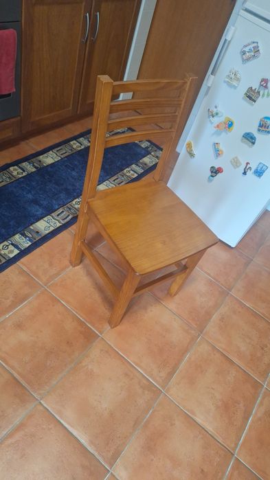 Mesa de madeira extensível + 6 cadeiras