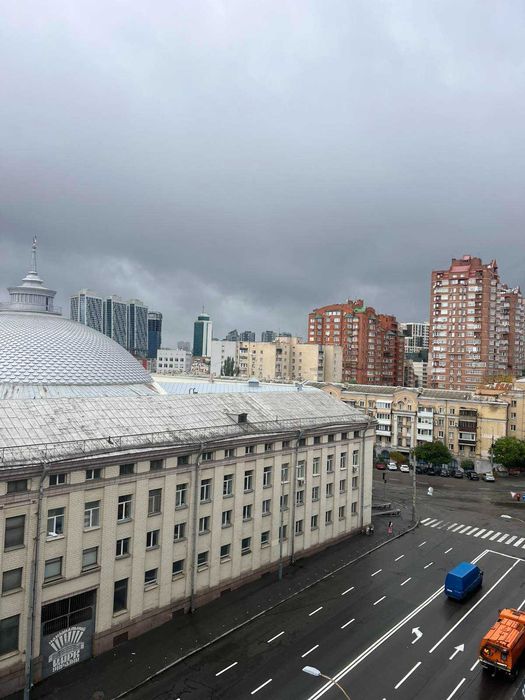 Продам 3к. квартиру бiля Цирку, вул. Дмитрiвська,2