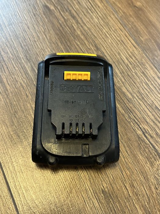 Акумулятор Dewalt 18v
