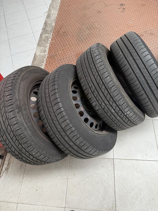4 jantes com pneus golf