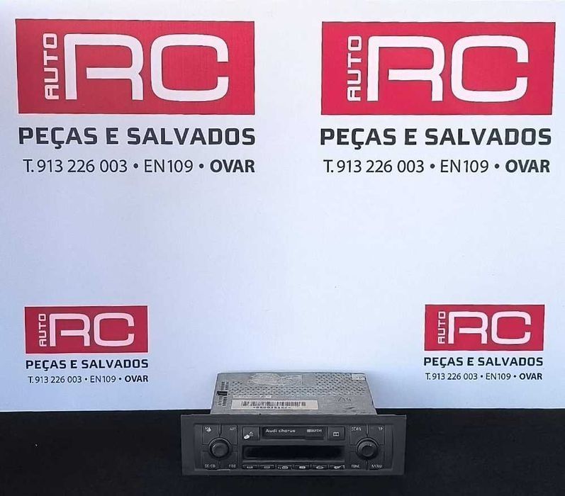 Rádio / Auto Rádio AUDI A4 B6 (8E2) ano 2000