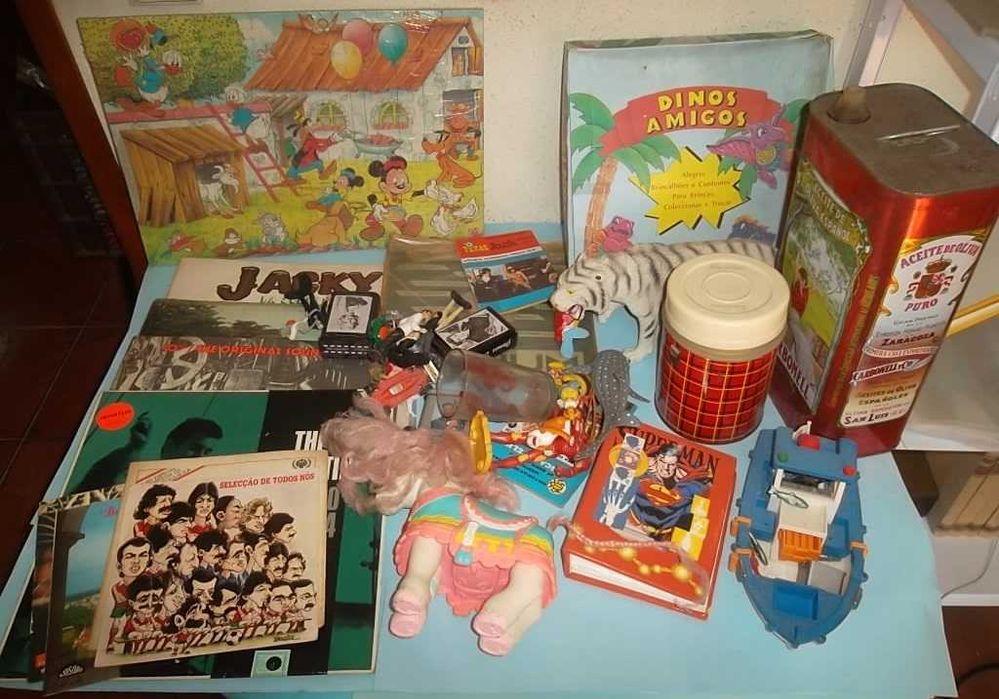 Grande lote brinquedos/discos/velharias tudo apenas 25EUR