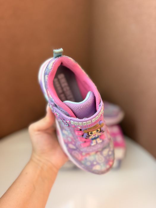 Дитячі кросівки для дівчинки SKECHERS Розмір 33