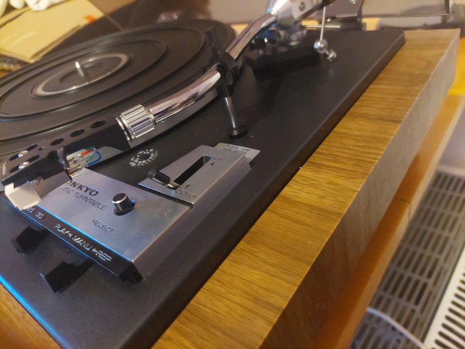 Gira discos Onkyo CP-60A