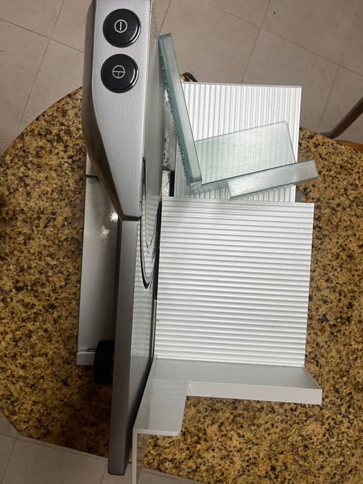 Fiambreira / maquina de cortar fiambre , queijo , carne