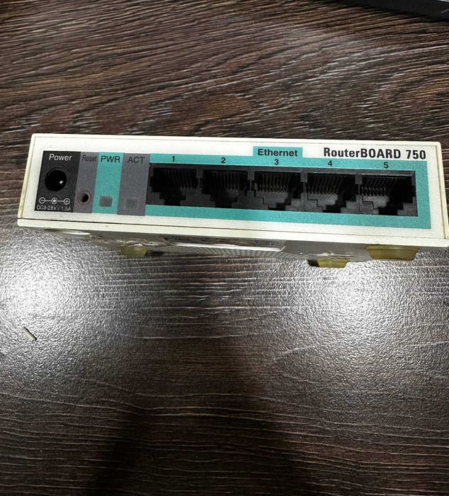 Mikrotik rb750 Роутер