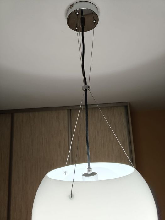 Lampa wisząca z białym kloszem,regulowana