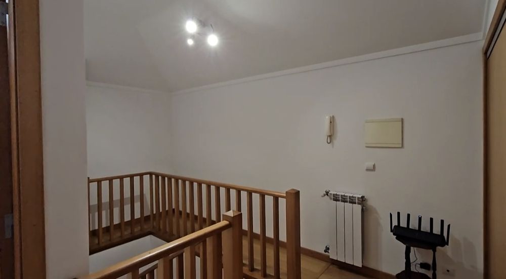 T2 Duplex com 2 Suítes, Terraço e Box em Condomínio Fechado