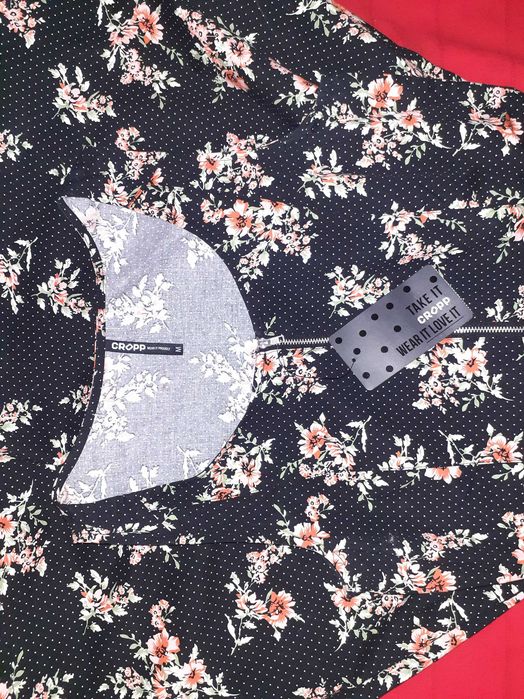 Nowa sukienka w kwiaty Cropp