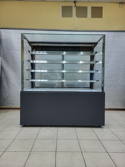 Кондитерська холодильна вітрина Cold