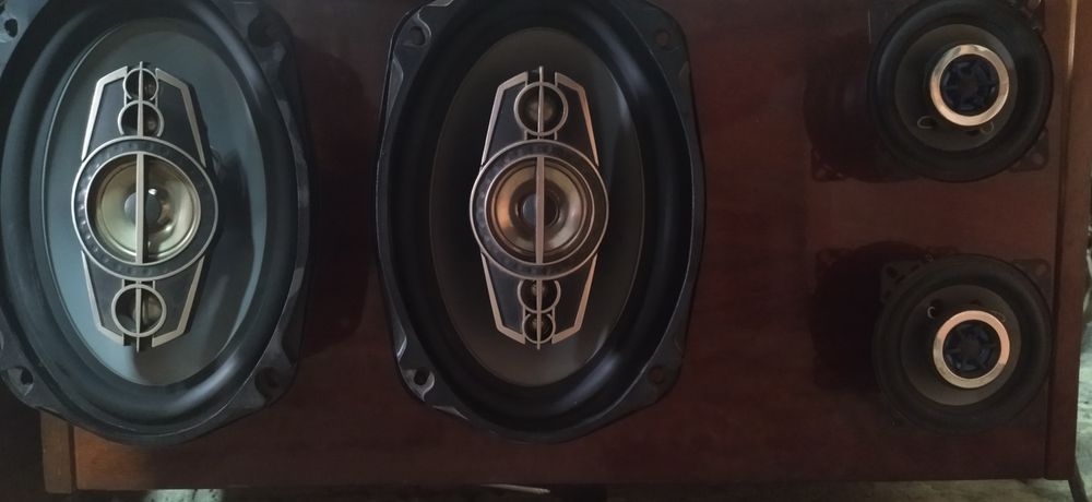 Динамики в автомобиль