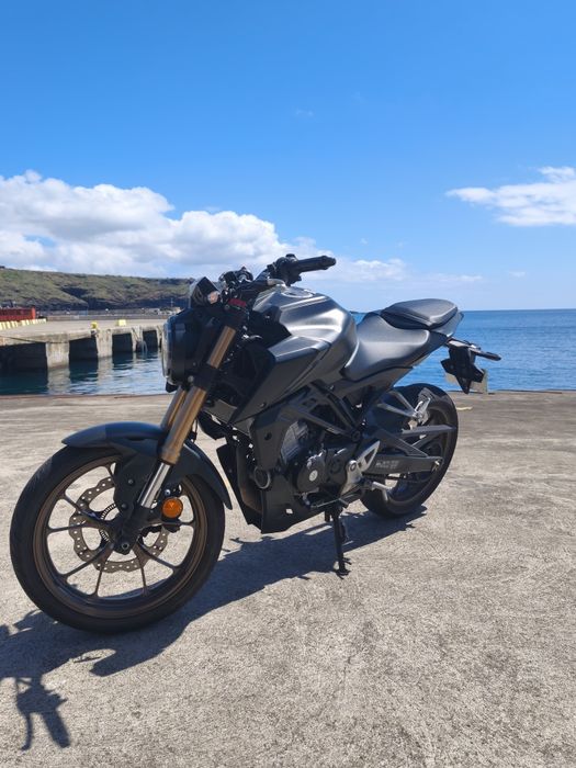 CB125R 2022 em excelente estado preço negociável