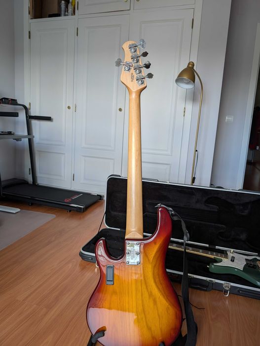 Guitarras e baixos