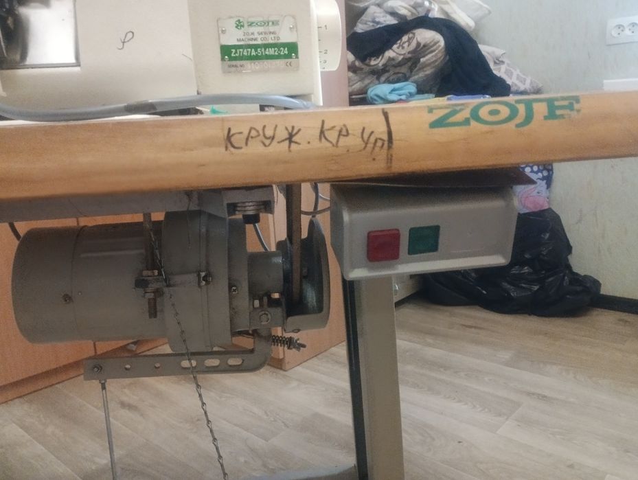 Продам оверлок на 220