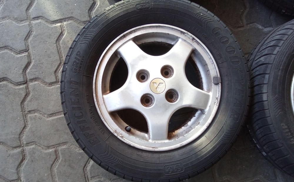 JANTES MITSUBISHI R13 COM PNEUS 175/50 FURAÇÃO 4X100