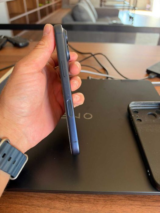 iPhone 17 Pro 256 GB Azul Escuro – Como Novo, com Caixa e Carregador