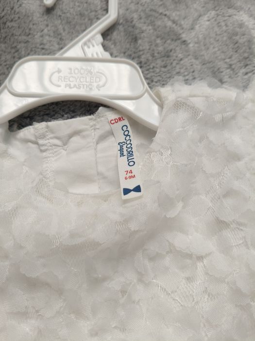 Biała/ecru sukienka na chrzest Coccodrillo r. 74 i sweterek