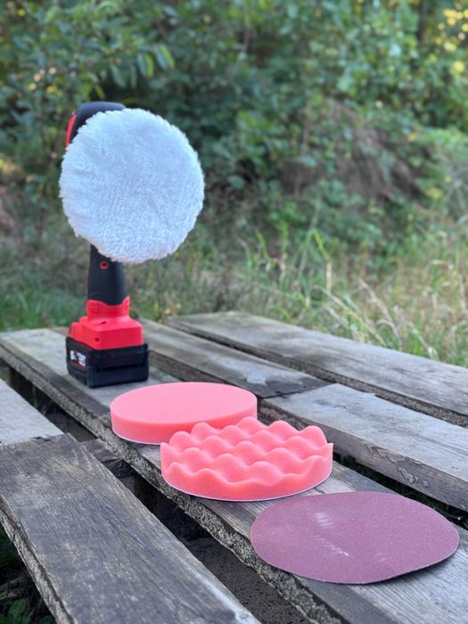 Szlifierka polerka do renowacji kloszy lamp działa na aku MILWAUKEE