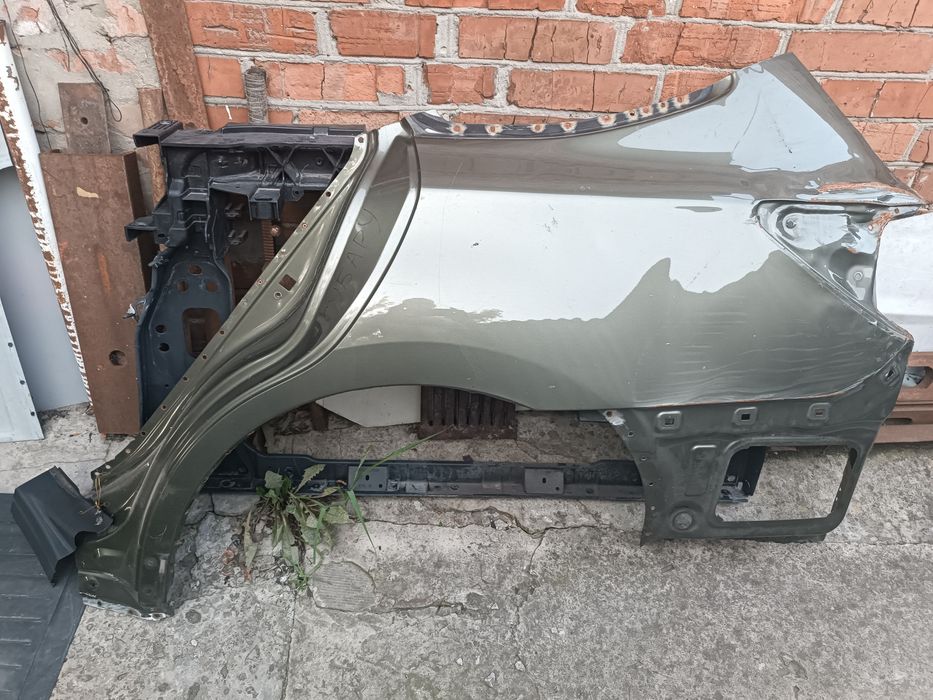 Крило Subaru outback