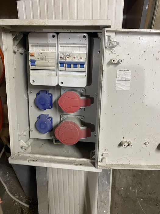 Rozdzielnia budowlan po kednej budowie