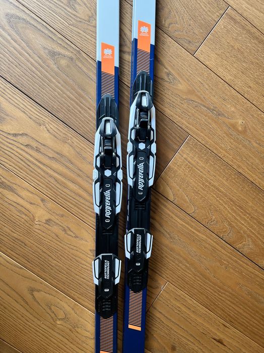 Narty biegowe Kastle XA10 CLASSIC SKIN, z foką wiązania Rotefella NNN