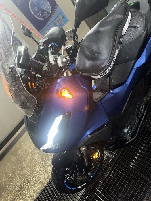Honda ADV 350cc.