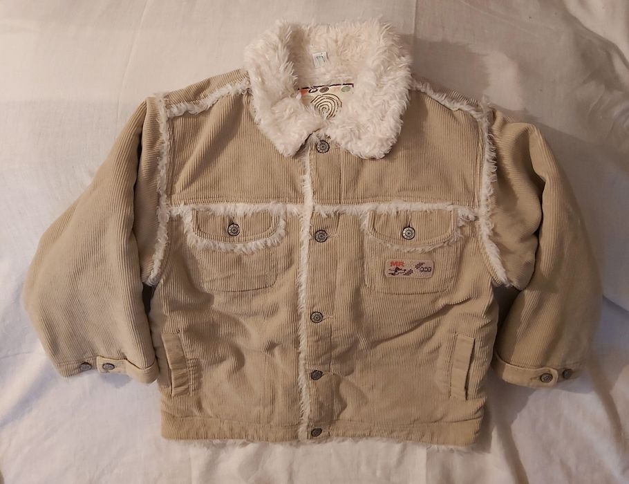 Casaco/blusão com gorro NOVO - 5/6A