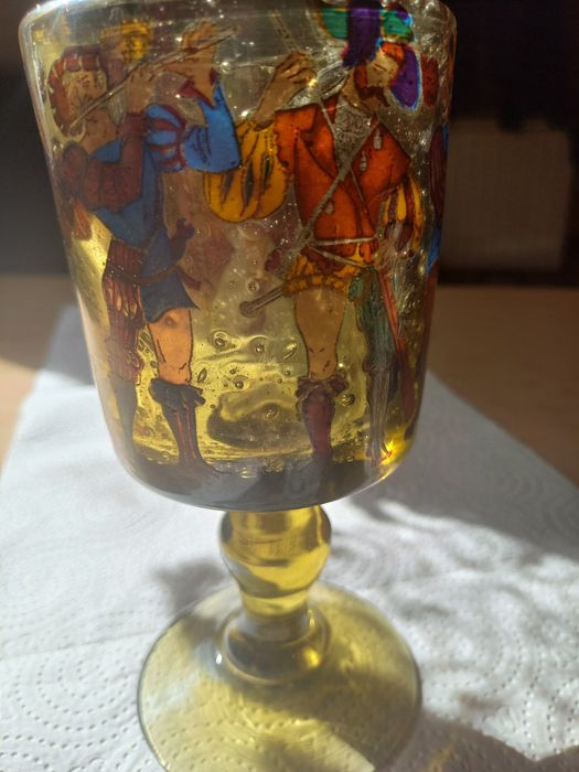 Kielich z zielonego szkła vintage.
