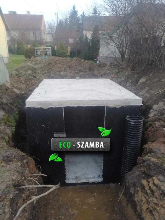 Piwniczka betonowa z prostym sufitem ziemianka spiżarka ogród Płock