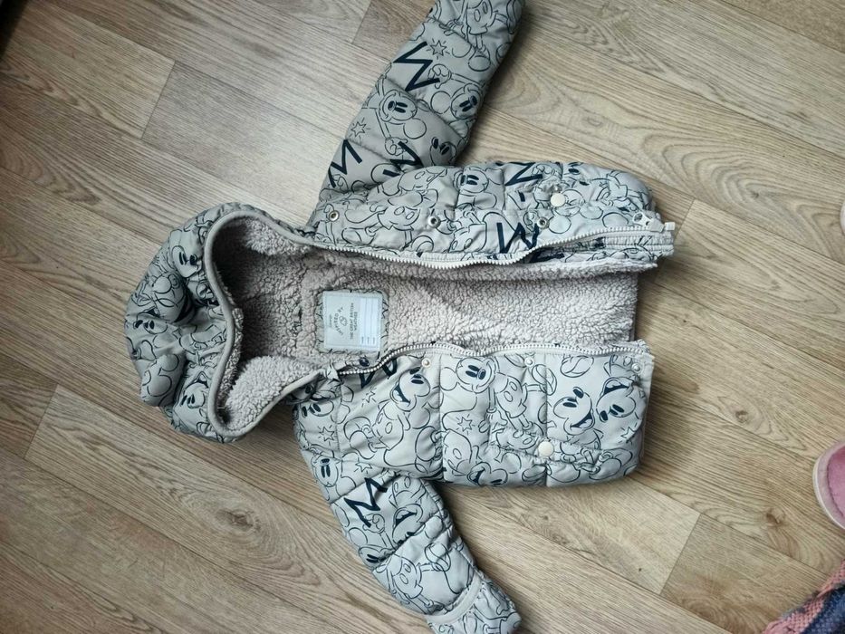 Продам курточку детскую