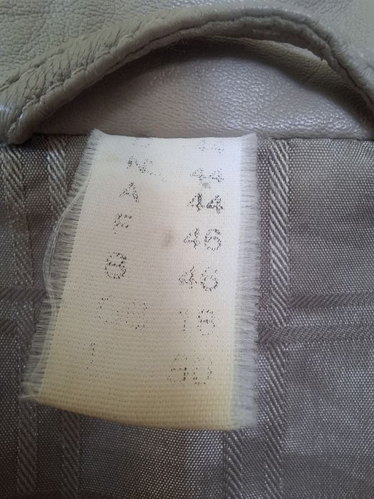 Beżowa kurtka skórzana