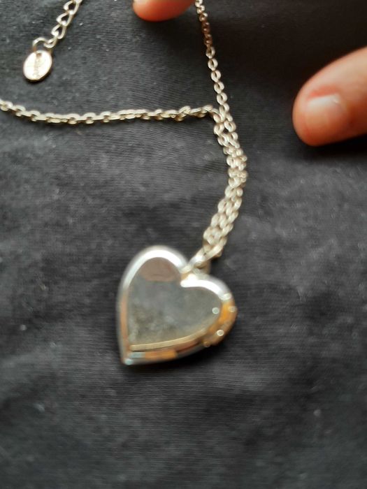 2 Colares "Claire's " + 1 Disney