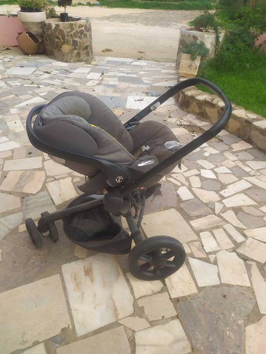 Carrinho de bebé Quinny com ovinho Cybex