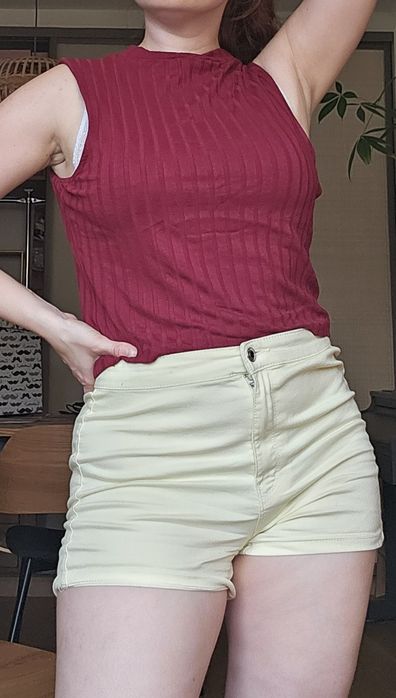 Bordowy wiśniowy krótkitop z wiskozy New Look 42