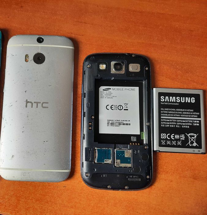 Telefon HTC One i Samsung S3 GT 19305 - uszkodzone