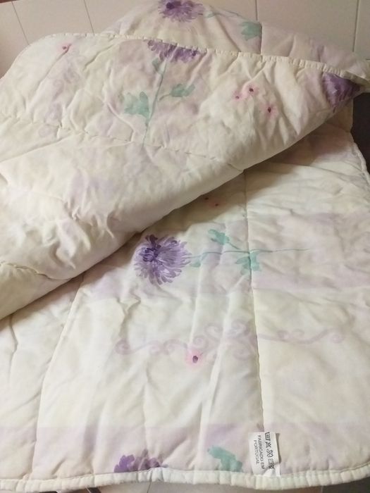Coberta,edredao 140x200 flores cor suave,ótimo estado,veja zonas
