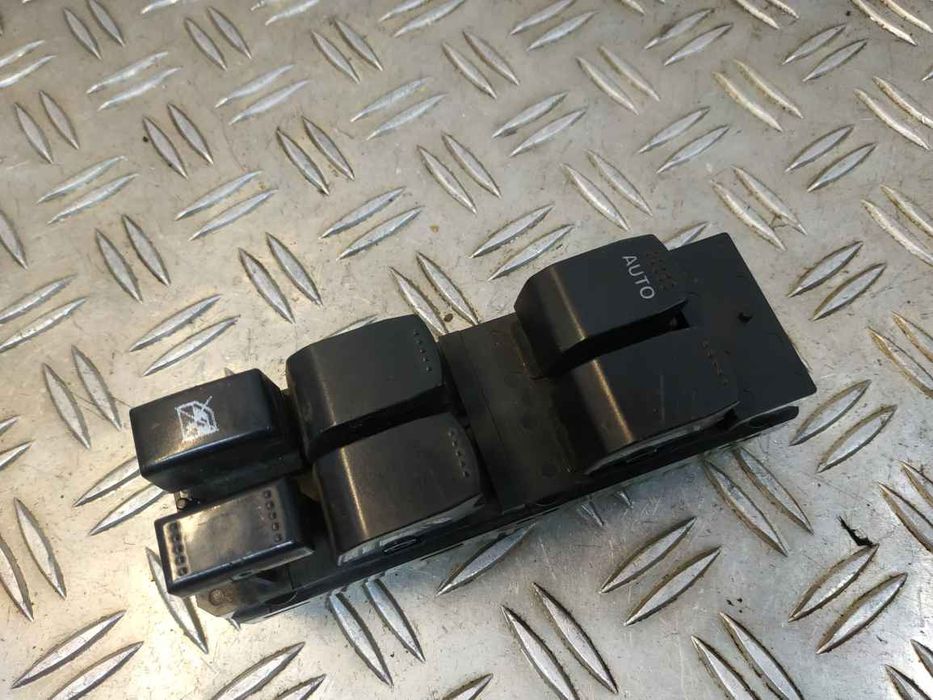 Suzuki Grand Vitara 2005-2014 блок керування склопідіймачами перед L EL7720 8372765J0