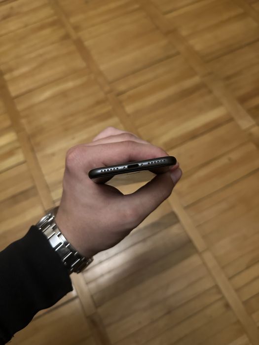 Продам iPhone 8 64gb Black