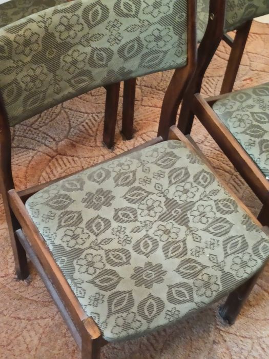 Krzesła vintage 4 sztuki.