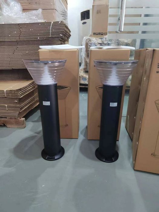 Вуличні світильники ,прожектори консольні ,з сонячними батареями