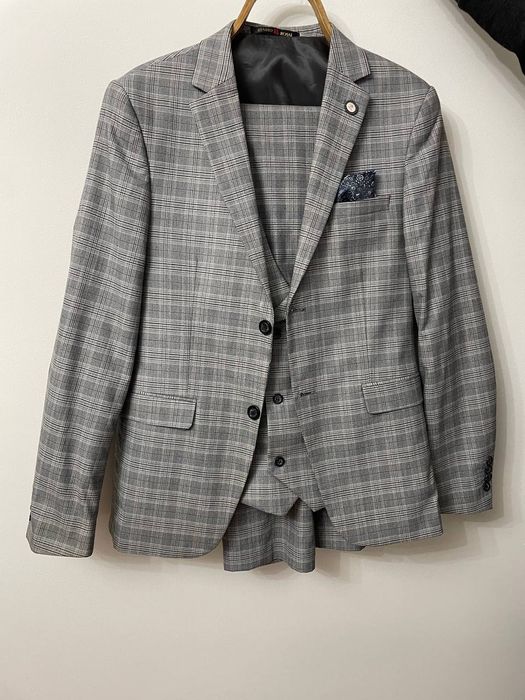 Костюм трійка класичний.