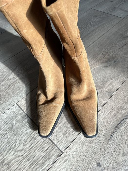 Замшеві ботильони zara