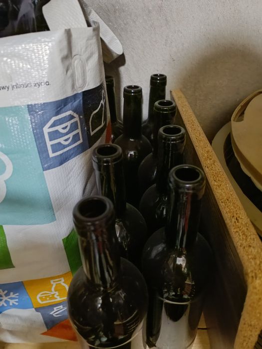Sprzedam butelki na wino