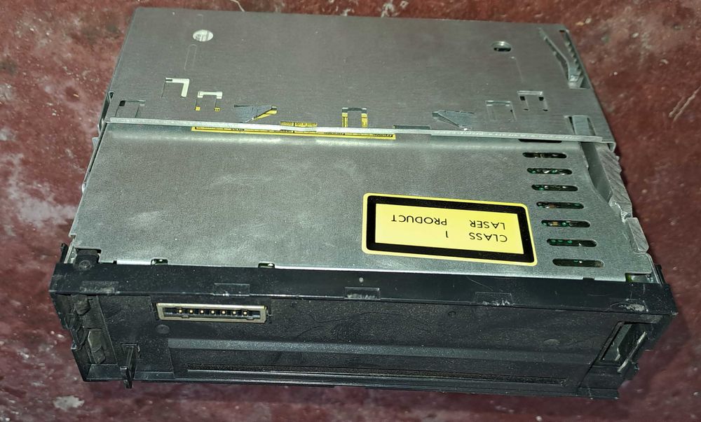 Auto rádio JVC, com leitor de CD