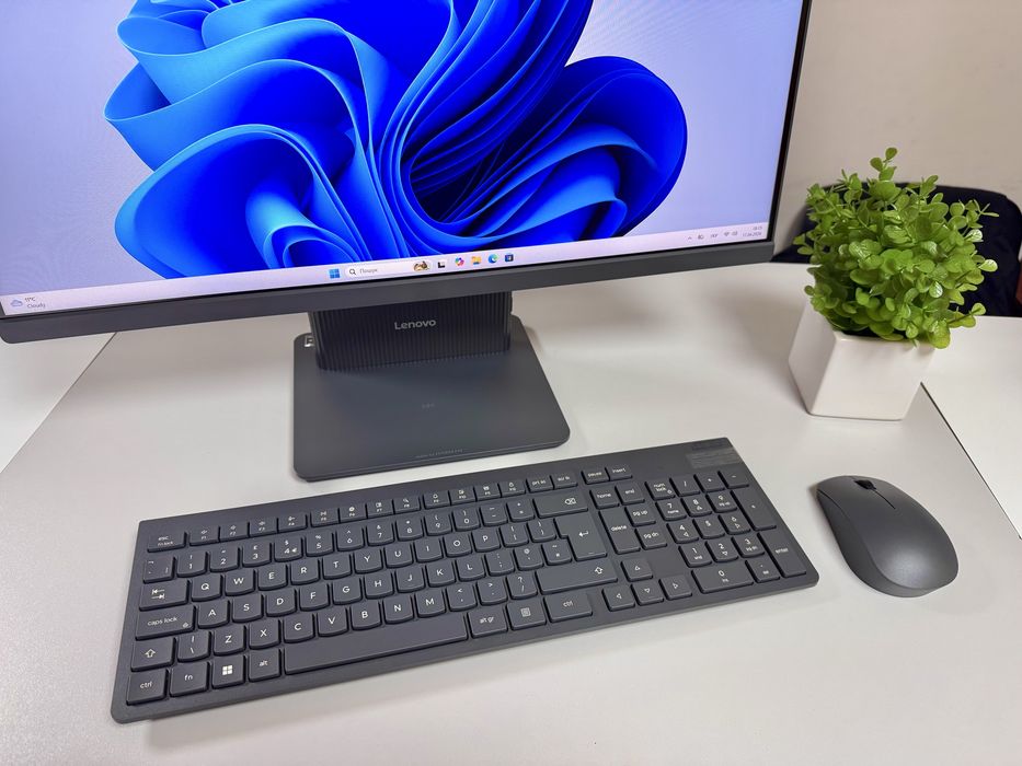 Моноблок Lenovo IdeaCentre 3 24ARR9 / Ryzen 5 7535HS / 16GB RAM / SSD 512GB / 24” FHD IPS