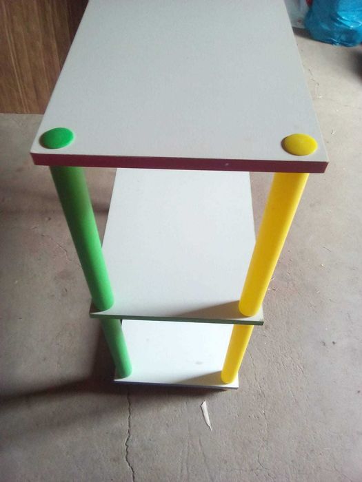 Prateleira às cores