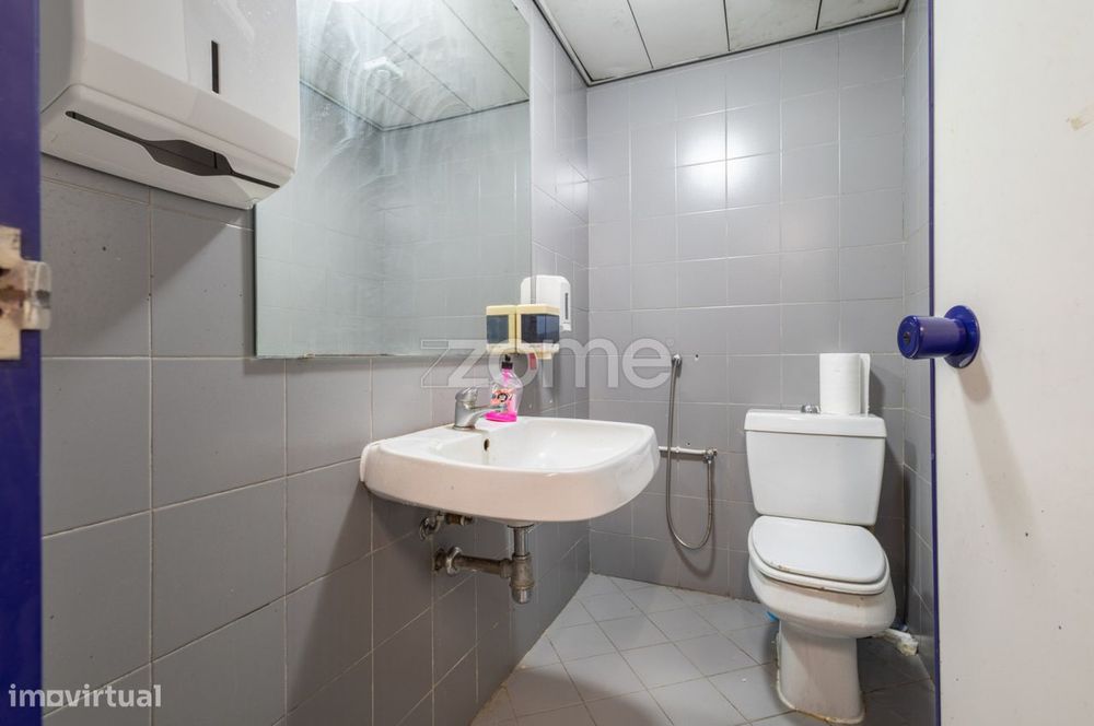 Loja de 180m² à Venda na Zona Premium da Amadora